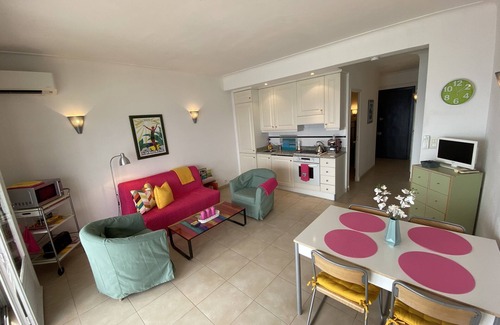 Fabron Apartamento | AMAZING VIEW! 30 Seconds to Beach! A/C,WIFI,Phone,TV, Balcony