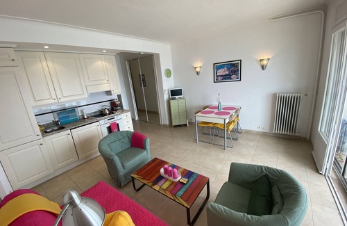 Fabron Apartamento | AMAZING VIEW! 30 Seconds to Beach! A/C,WIFI,Phone,TV, Balcony