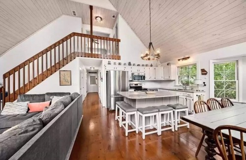 Lake Oconee Casa | Amazing view, deep water cove, huge firepit… 2 SUPs and 2 kayaks included