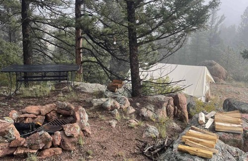 Florissant Alquiler De RV | Amazing view glamping tent. Just close enough to escape it all.