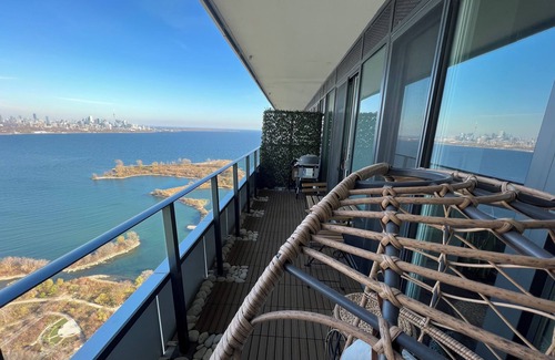 Humber Bay Condominio | AMAZING VIEW LUXURIOUS FULLY FURNISHED 1+1 CONDO MIMICO FROM MARCH 1st