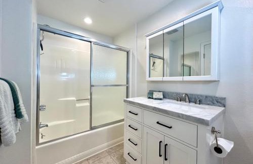 Marine Terrace Casa | Amazing View Newly Remodeled -L2 EV Charger- Pet Friendly