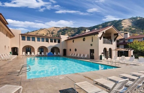 Nice Apartamento | Amazing View of Clear Lake and Mountains