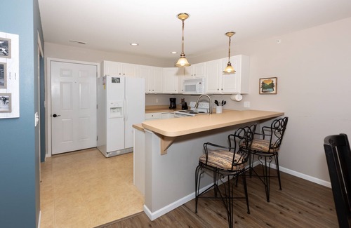 Camdenton Condominio | Amazing view of lake from water-front condo! Close to Ballparks National.