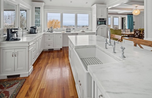 South Burlington Casa | Amazing view, private, close to UVM, Burlington, St Mikes, skiing, and pool