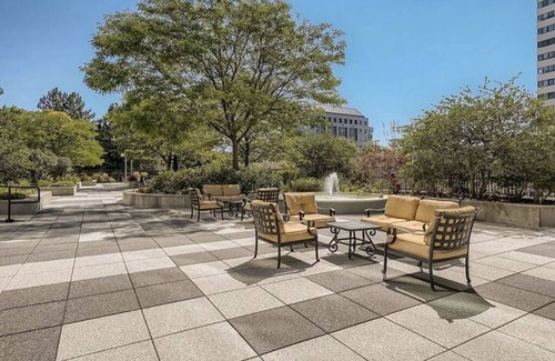 Cherry Creek Condominio | Amazing Views 2-bedroom condo in Denver's Cherry Creek North area
