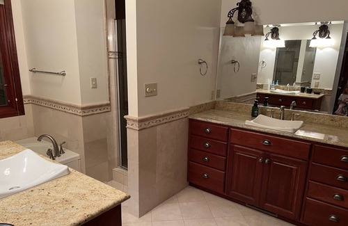 Stockton Casa | Amazing views - 2 King/ 3 Queen 6400 sq ft house 12 Minutes from town and lake