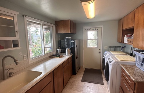 Escondido Casa | Amazing views. 8 min to I-15. Large rooms & outdoor patios. Monthly discount!