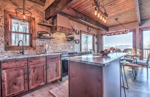 Andover Casa | Amazing Views and Sunsets in a fully remodeled VT home