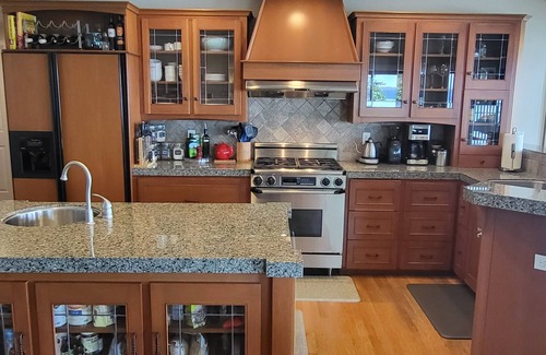 Camano Island Casa | Amazing Views and Whale Watching from Indoors and Outside, with AC!