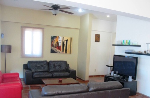 Balcones de Loma Linda Condominio | ¡VISTAS INCREÍBLES! Centro Historico Ocean View 2 habitaciones / 2 baños 1800 sq. Ft.