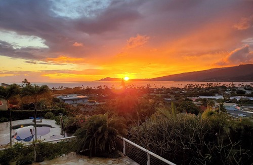 Portlock Casa | Amazing views! Exclusive & peaceful Hawaii Kai. Walk to ocean & hikes, Pool, AC,