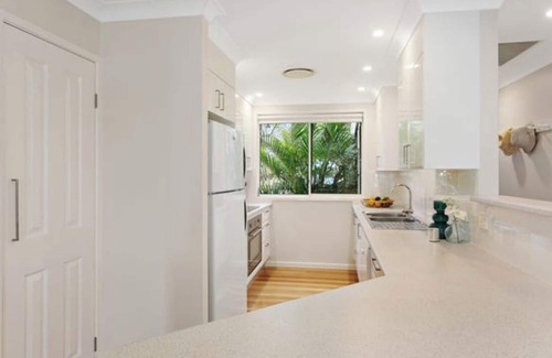 Budgewoi Casa | Amazing views from this lakeside house surrounded by nature and near the ocean