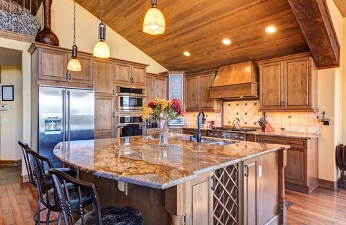 Baldy Mountain Cabina | Amazing views from this Breckenridge Mountain Lodge. Hot Tub, Fire Pit & Shuttle