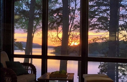 Heber Springs Casa | Amazing Views! “Heber Sunsets” Lakefront w/ access. 4 bdr, 3 king beds, 3 bath.