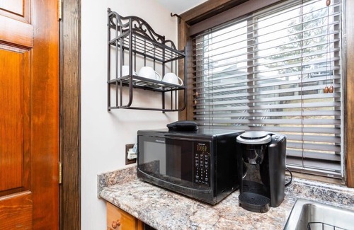 Chalet Village Condominio | Amazing Views Of Mt. LeConte/Indoor Pool & Hot Tub