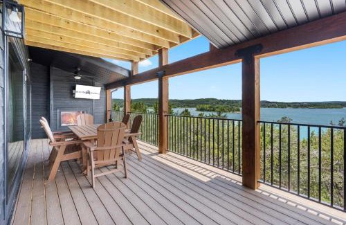 Hollister Cabina | Amazing Views of Table Rock, Pvt Hot Tub, Theatre Room, Free Daily Tickets to Branson Attractions!