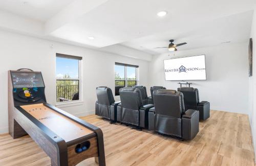 Hollister Cabina | Amazing Views of Table Rock, Pvt Hot Tub, Theatre Room, Free Daily Tickets to Branson Attractions!