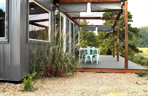 Larkspur Casa | Relaxing Countryside Escape, entire home on private Land with Hot Tub
