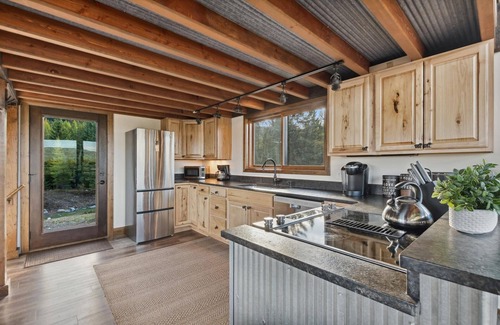 Whitefish Casa | Amazing views! Plus Private Guest House!