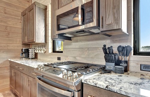 Walland Casa | Amazing Views Rustic Lodge - Indoor Pool, Firepit, and Gameroom!