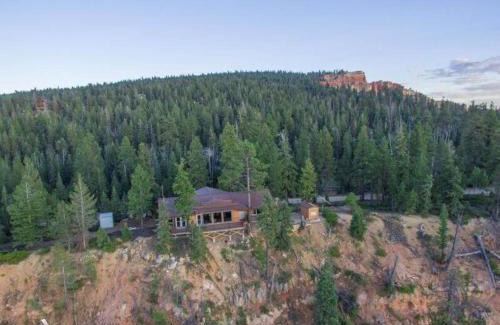 Duck Creek Village Casa | Amazing views near Strawberry Point!