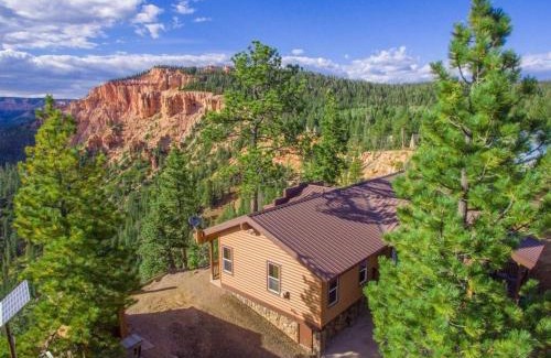Duck Creek Village Casa | Amazing views near Strawberry Point!