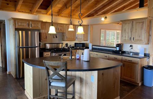 Duck Creek Village Casa | Amazing views near Strawberry Point!