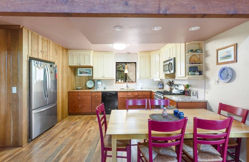 Idlewild Estates Casa | Amazing Views - Wrap-Around Deck - Secluded Home
