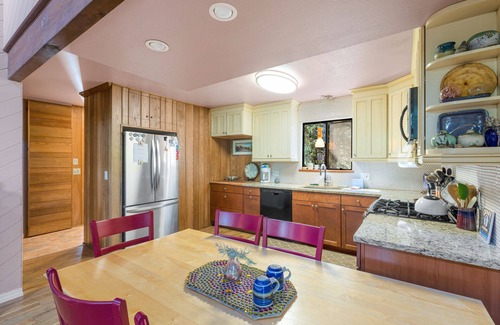 Idlewild Estates Casa | Amazing Views - Wrap-Around Deck - Secluded Home
