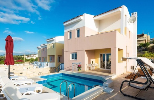 Adele Villa | Amazing Villa Fragika IV in a picturesque village