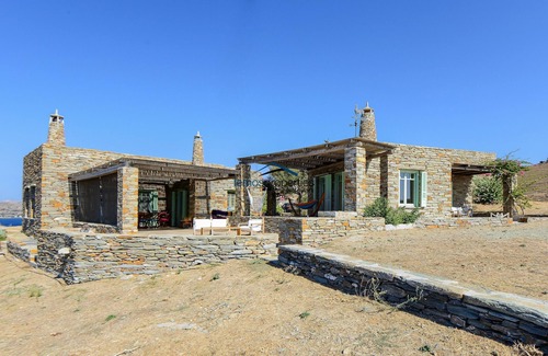 Korissia Villa | Impresionante villa en primera línea de mar con vistas panorámicas al mar.