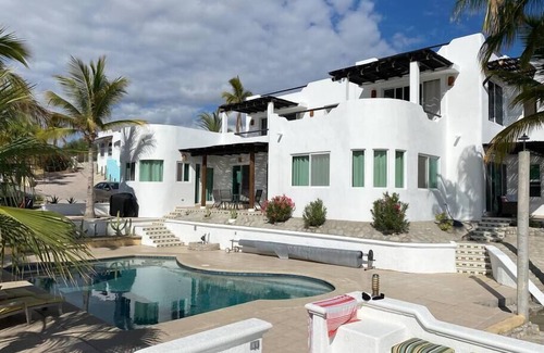 La Ventana Villa | Amazing Villa with 4BR/4BA W/Beach & Pool
