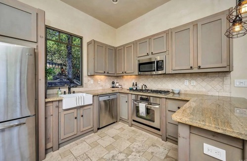 Calistoga Casa | Amazing Vineyard Views - Spacious Wine Country Villa
