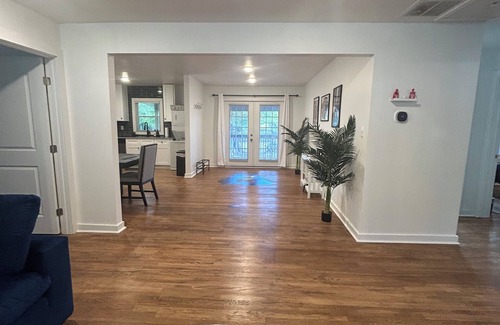 Collier Heights Casa | Amazing visual Illusion home.Incredible 5-bedroom home near downtown Atlanta