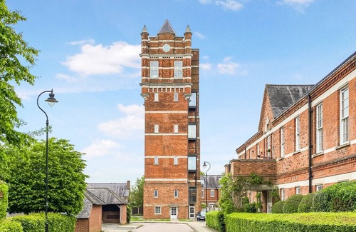 Coulsdon Casa | Amazing water tower near to London and the South Downs.