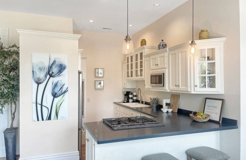 California Apartamento | Amazing Water Views! Modern 2B in Historic Suite