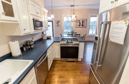 California Apartamento | Amazing Water Views! Modern 2B in Historic Suite