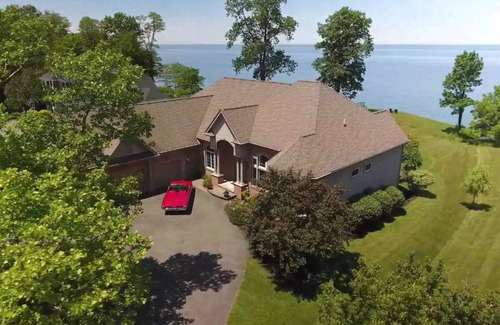 Webster Crossing Casa | Amazing Waterfront Home