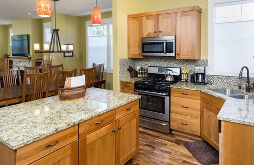 River West Casa | Amazing West Side * 2 King Suites * Walk Everywhere * Bañera de hidromasaje para 8 personas