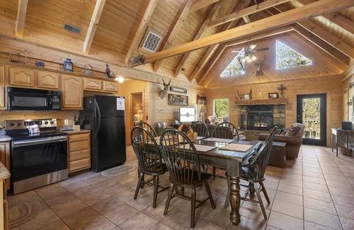 Branson Cedars Cabina | Amazing Wood Log Cabin Pvt Bañera de hidromasaje en Woods WIFI Fireplace Camp Budd Near Big Cedar