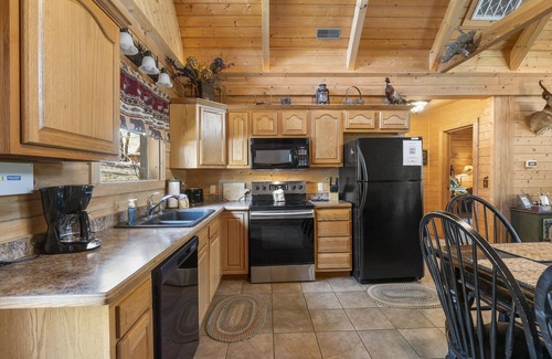 Branson Cedars Cabina | Amazing Wood Log Cabin Pvt Bañera de hidromasaje en Woods WIFI Fireplace Camp Budd Near Big Cedar