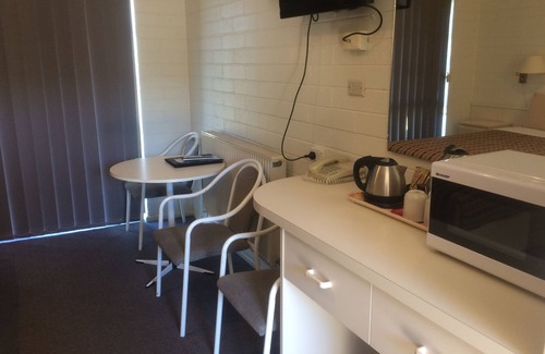 Alfredton Hotel | Ambassador Motor Inn Ballarat