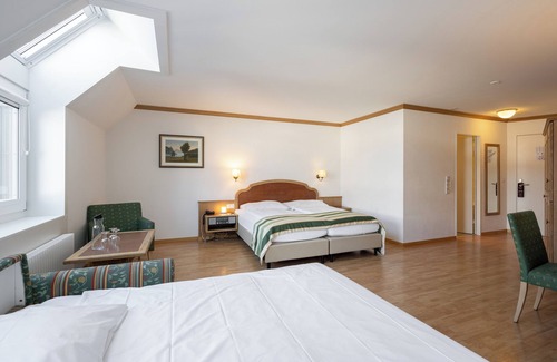 Lucerne Hotel | Ambassador Self Check-in Hotel
