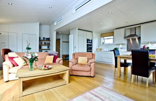Cheddar Casa | Amber Lodge, Strawberryfield Park