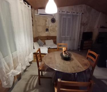 Prignac-et-Marcamps Apartamento | Ambiance chalet