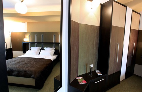 Sector 6 Hotel | Ambiance Hotel