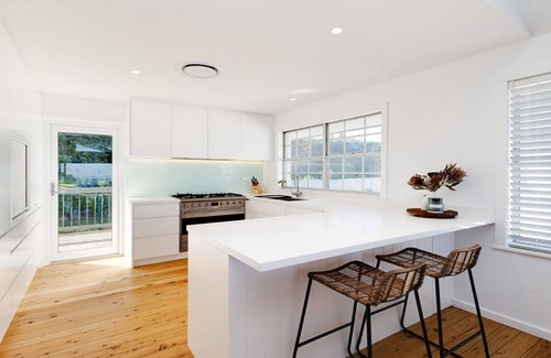 Killcare Heights Casa | 'Ambleside by the Sea' by Accom Holidays