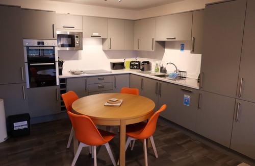 Ambleside Apartamento | Ambleview - fell views with balcony and private parking in central Ambleside.