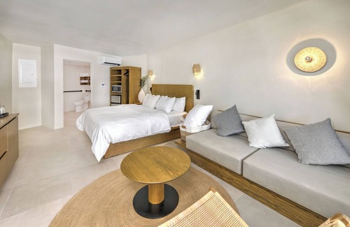 Daytona Beach Shores Hotel | Ambros Daytona